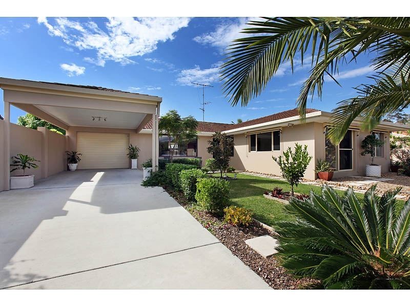 17 Bowline Road, Mermaid Waters QLD 4218
