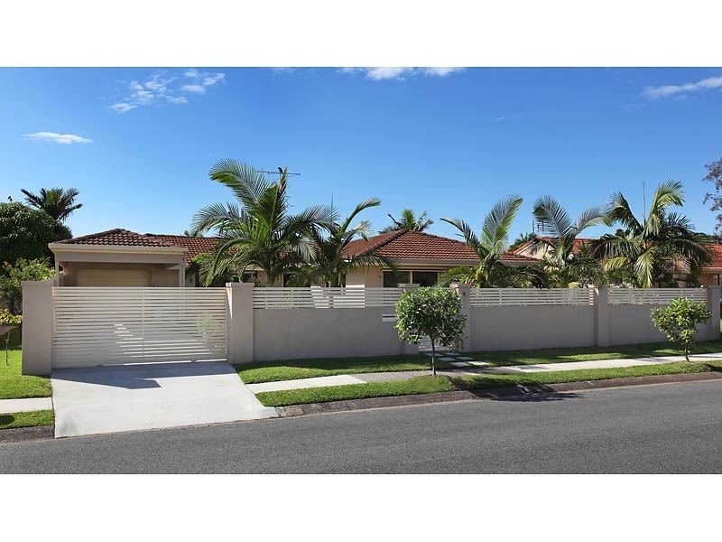 17 Bowline Road, Mermaid Waters QLD 4218