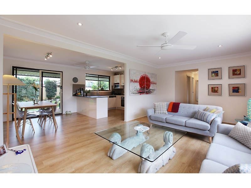 17 Bowline Road, Mermaid Waters QLD 4218