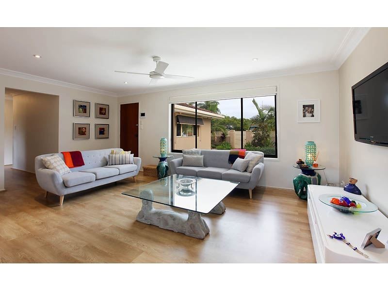 17 Bowline Road, Mermaid Waters QLD 4218