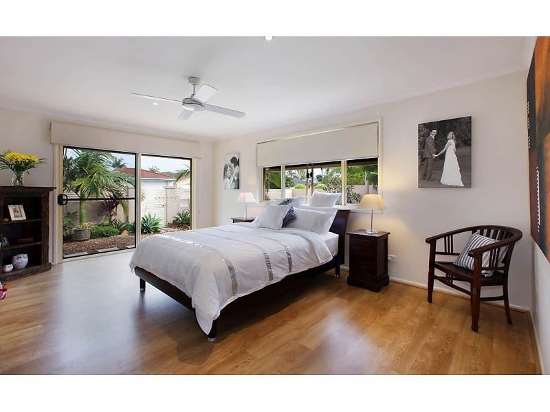 17 Bowline Road, Mermaid Waters QLD 4218
