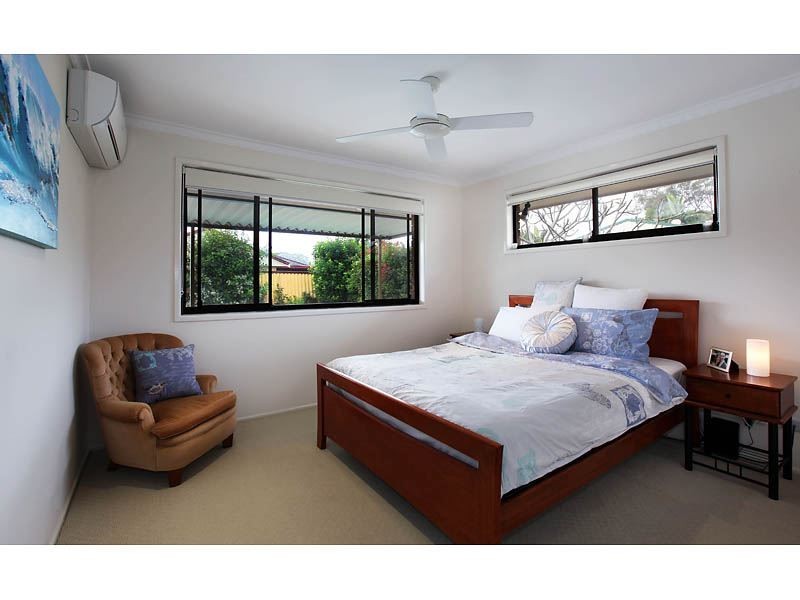17 Bowline Road, Mermaid Waters QLD 4218