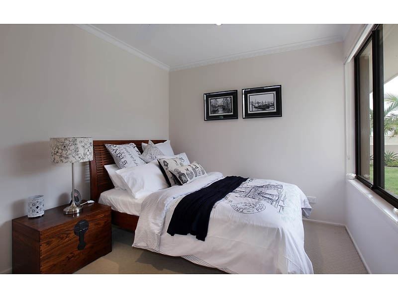 17 Bowline Road, Mermaid Waters QLD 4218