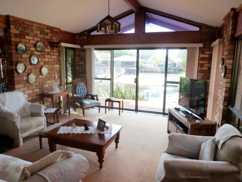 7 Cedar Place, Broadbeach Waters QLD 4218