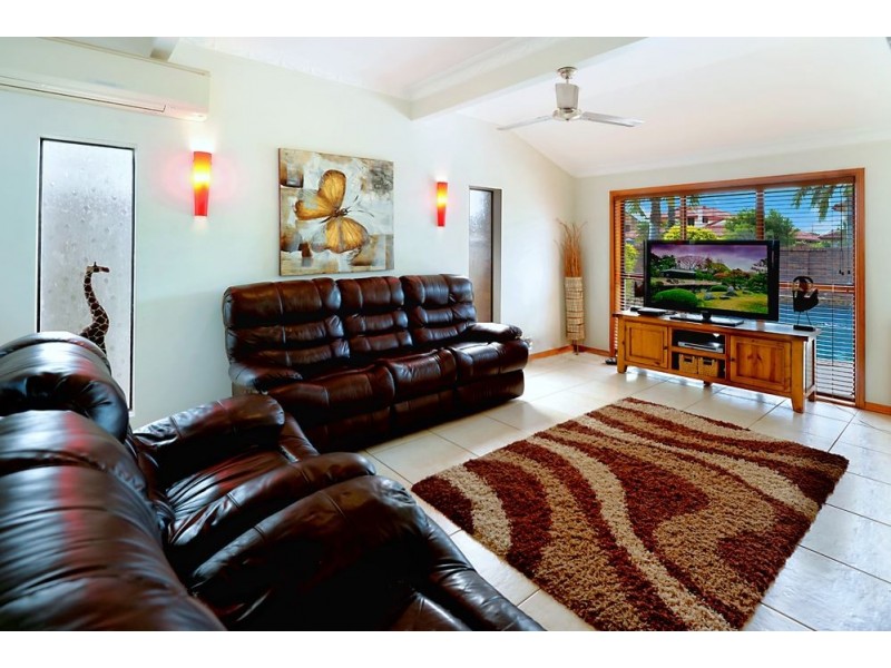 5 Daru Avenue, Runaway Bay QLD 4216