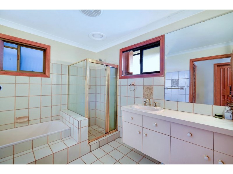5 Daru Avenue, Runaway Bay QLD 4216