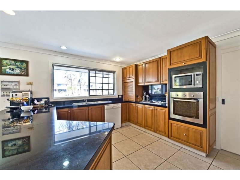 12 Cessnock Close, Mermaid Waters QLD 4218