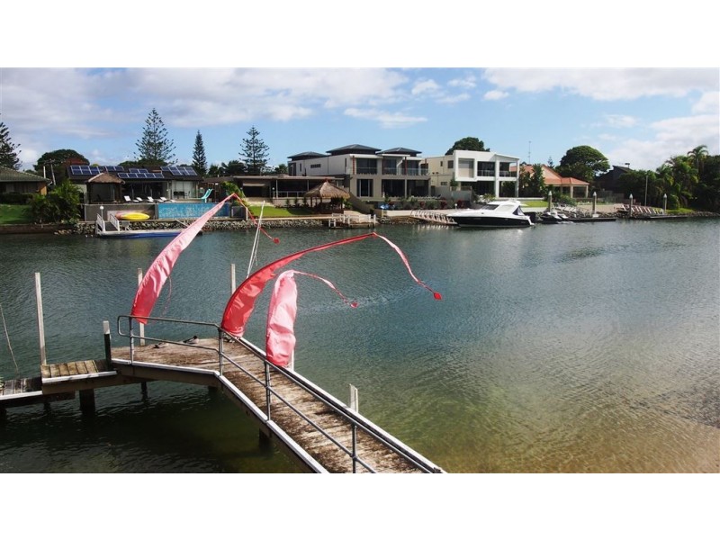 13 Allambi Avenue, Broadbeach Waters QLD 4218