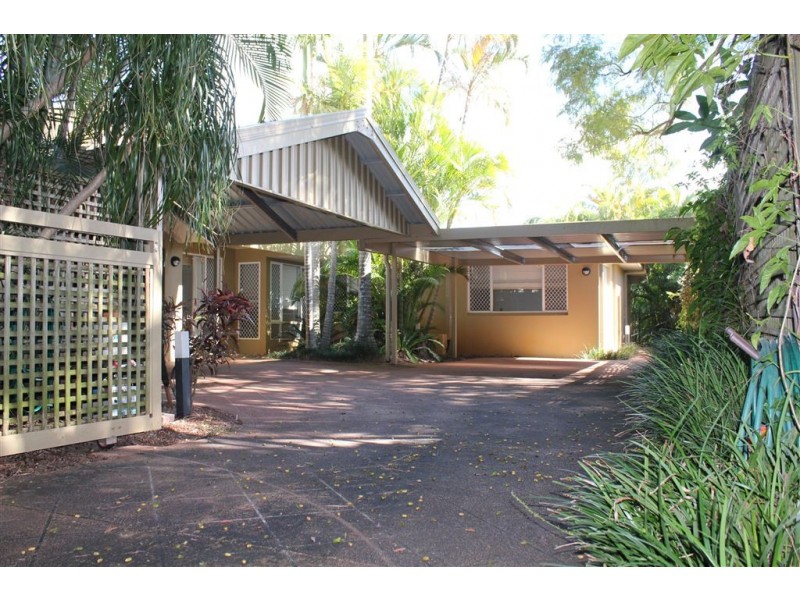 13 Allambi Avenue, Broadbeach Waters QLD 4218