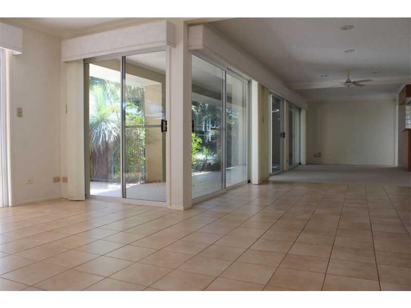 13 Allambi Avenue, Broadbeach Waters QLD 4218