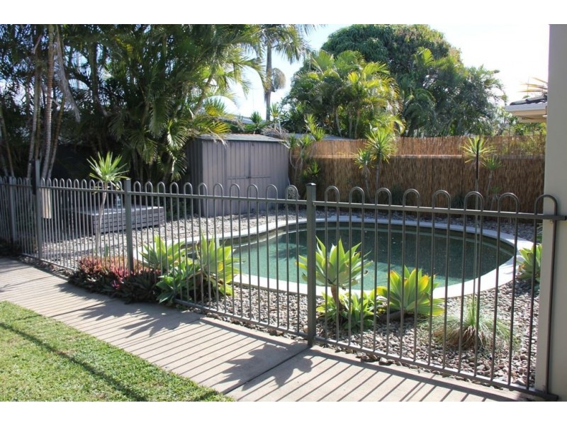 14 Albicore Street, Mermaid Waters QLD 4218