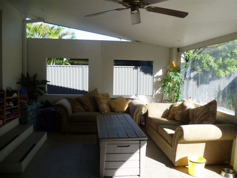 14 Albicore Street, Mermaid Waters QLD 4218