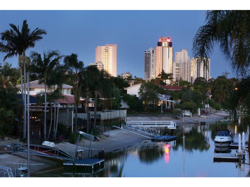 4 Pacific Boulevard, Broadbeach Waters QLD 4218