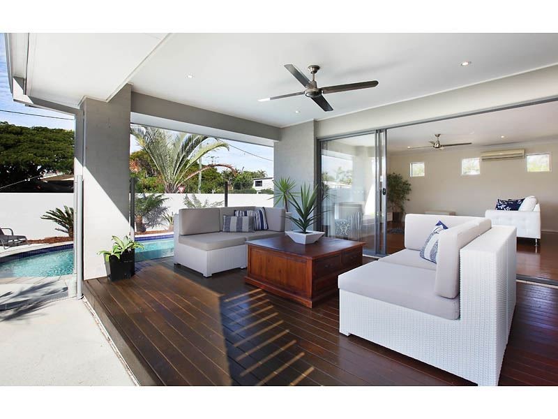 4 Pacific Boulevard, Broadbeach Waters QLD 4218