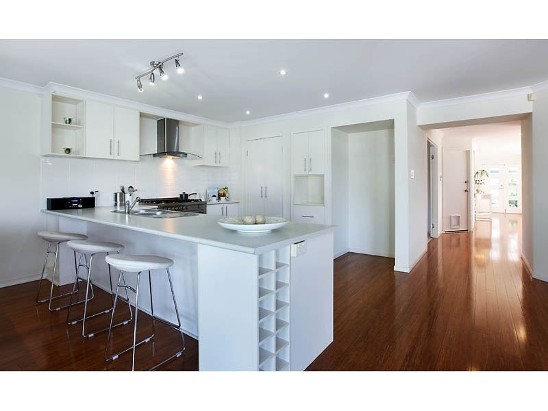 4 Pacific Boulevard, Broadbeach Waters QLD 4218