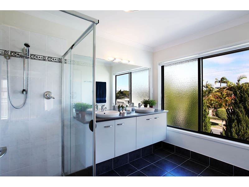 4 Pacific Boulevard, Broadbeach Waters QLD 4218