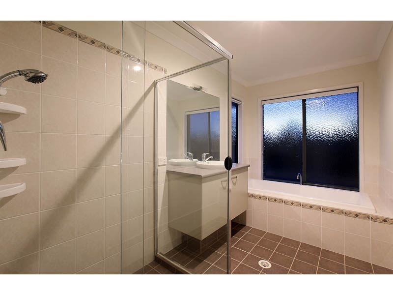 4 Pacific Boulevard, Broadbeach Waters QLD 4218