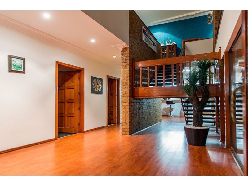 14 Bedara Court, Mermaid Waters QLD 4218