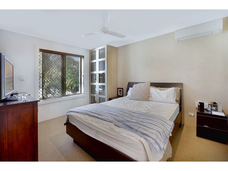 53 Arcadia Drive, Mermaid Waters QLD 4218