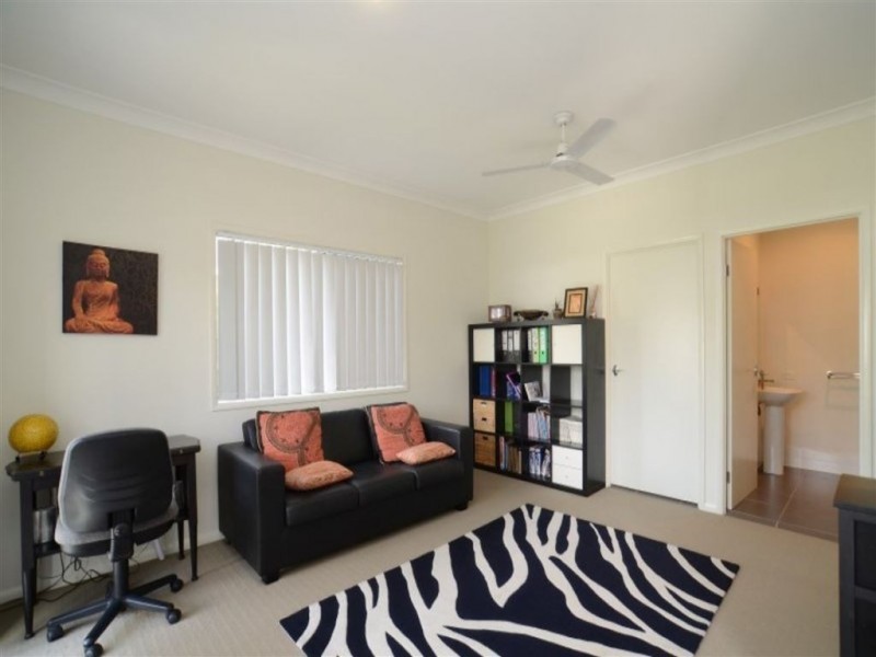 11 Peregrine Street, Reedy Creek QLD 4227