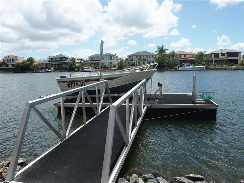 15 Windchimes Way, Hope Island QLD 4212