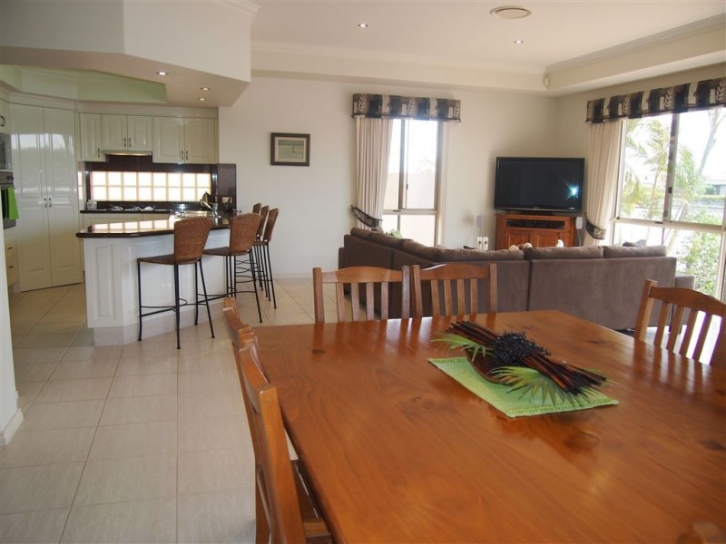 15 Windchimes Way, Hope Island QLD 4212