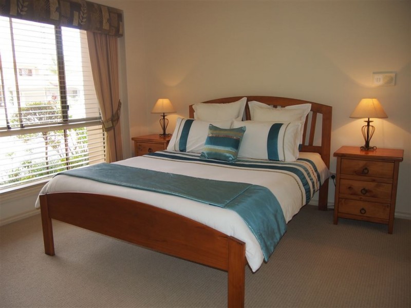 15 Windchimes Way, Hope Island QLD 4212