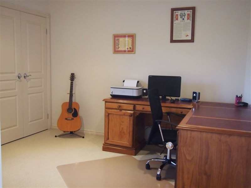 15 Windchimes Way, Hope Island QLD 4212