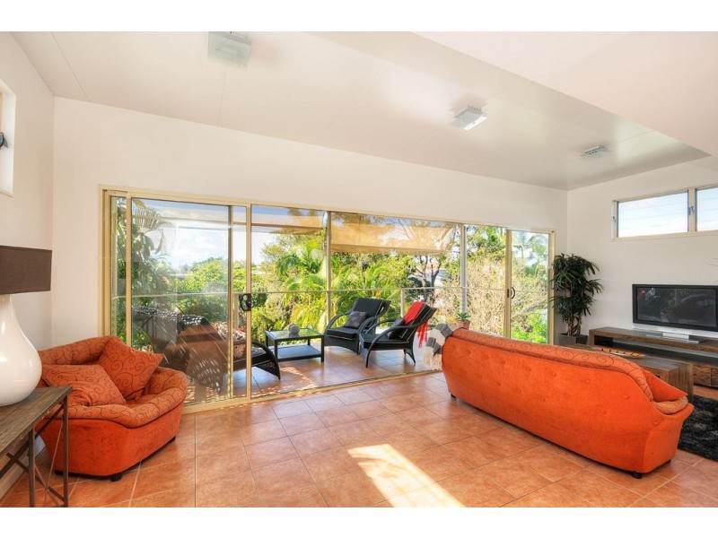 38 Hillcrest Parade, Miami QLD 4220