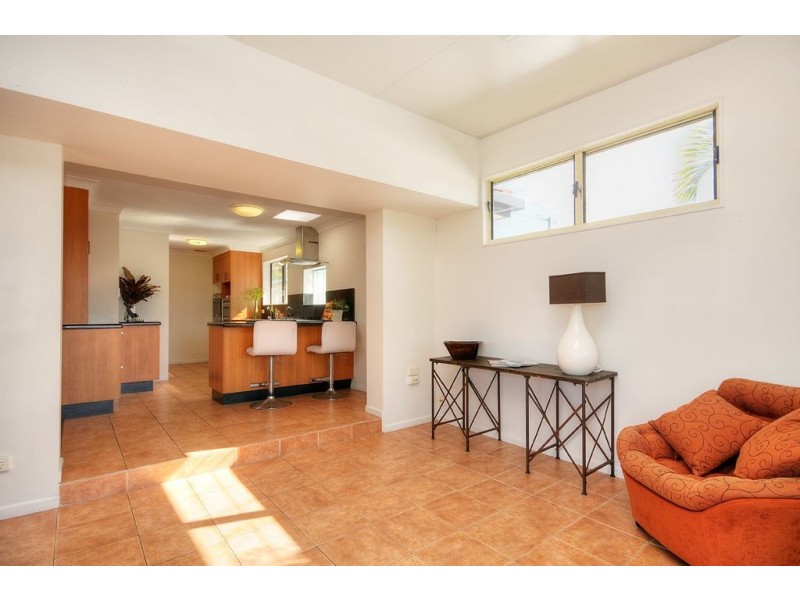 38 Hillcrest Parade, Miami QLD 4220