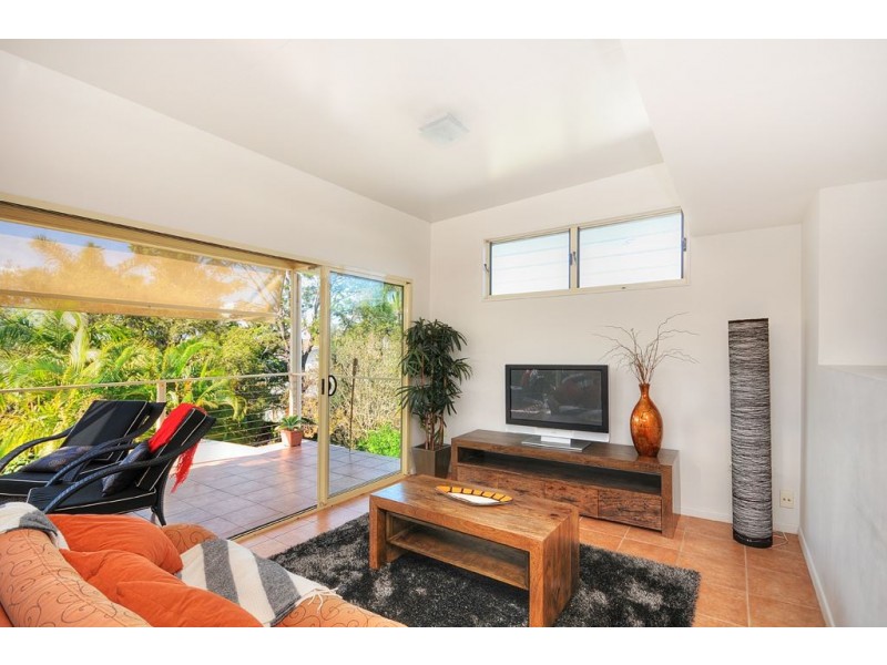 38 Hillcrest Parade, Miami QLD 4220
