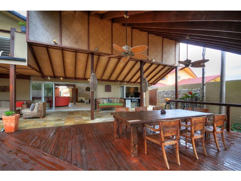 1 Monterey Court, Broadbeach Waters QLD 4218