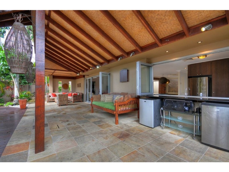 1 Monterey Court, Broadbeach Waters QLD 4218