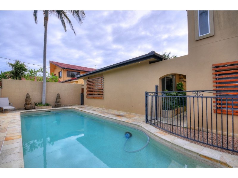 1 Monterey Court, Broadbeach Waters QLD 4218