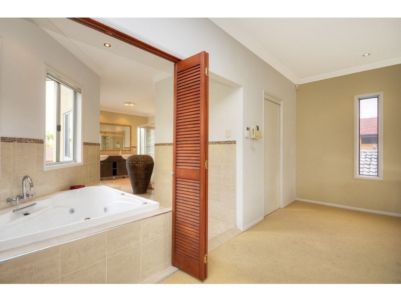 1 Monterey Court, Broadbeach Waters QLD 4218