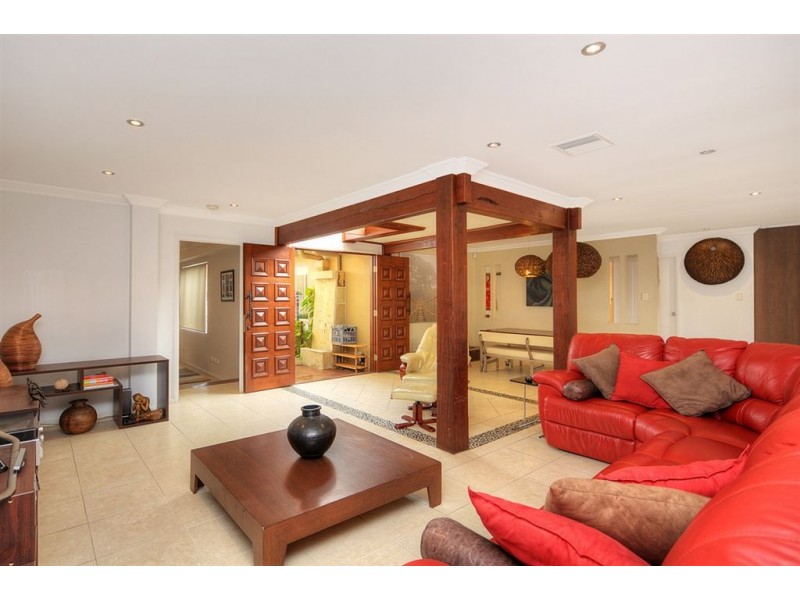 1 Monterey Court, Broadbeach Waters QLD 4218