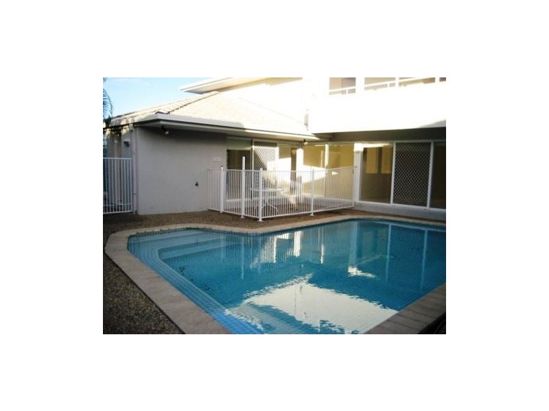 8 Portobello Drive, Mermaid Waters QLD 4218