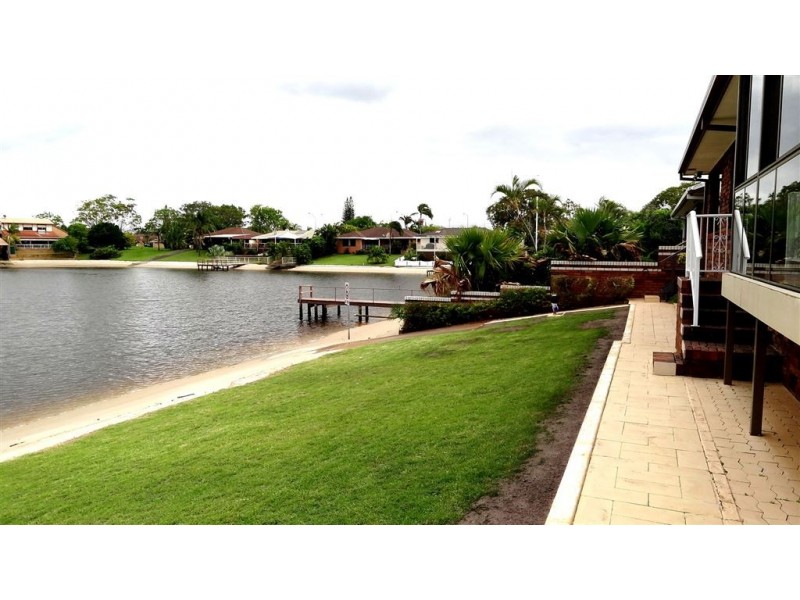 11 Weatherly Avenue, Mermaid Waters QLD 4218