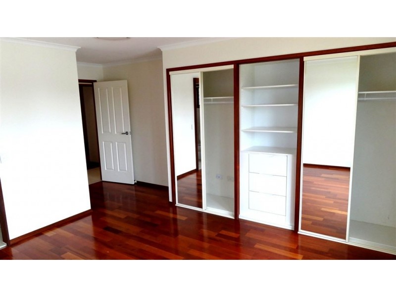 11 Weatherly Avenue, Mermaid Waters QLD 4218