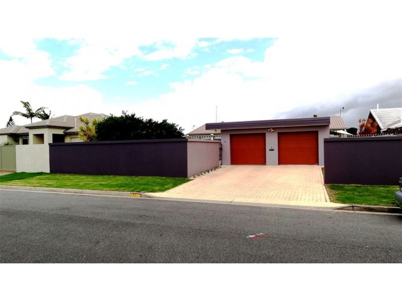 11 Weatherly Avenue, Mermaid Waters QLD 4218