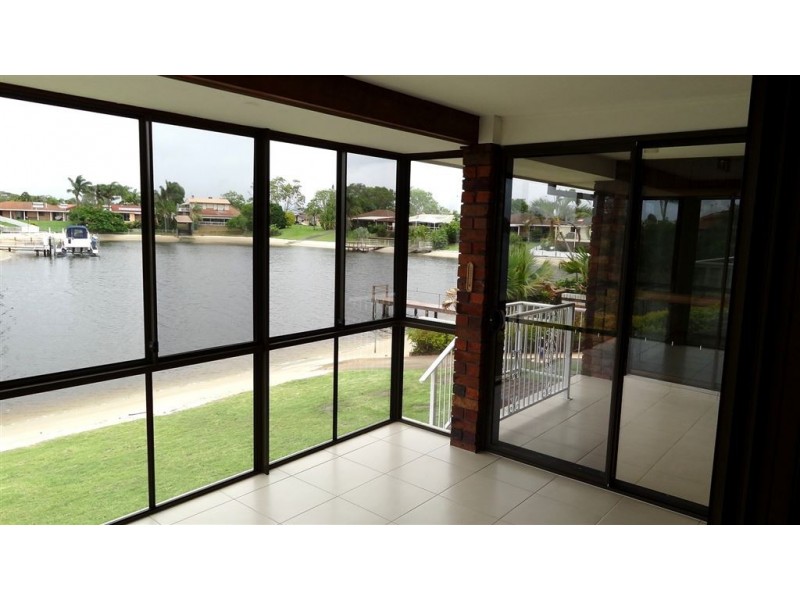 11 Weatherly Avenue, Mermaid Waters QLD 4218