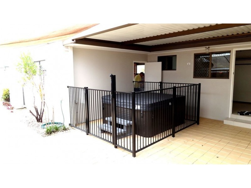 11 Weatherly Avenue, Mermaid Waters QLD 4218