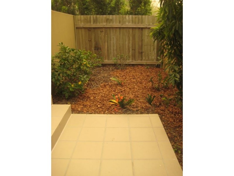 6/8-12 Proud, Labrador QLD 4215