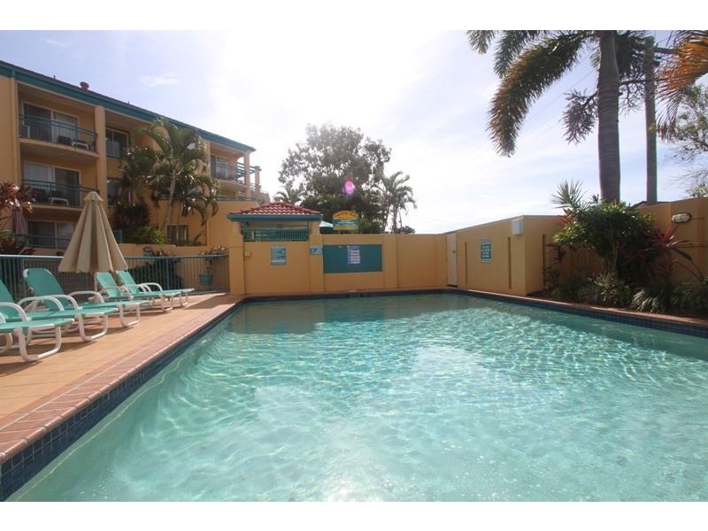 2/40 Burra Street, Chevron Island QLD 4217