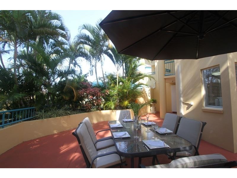 2/40 Burra Street, Chevron Island QLD 4217