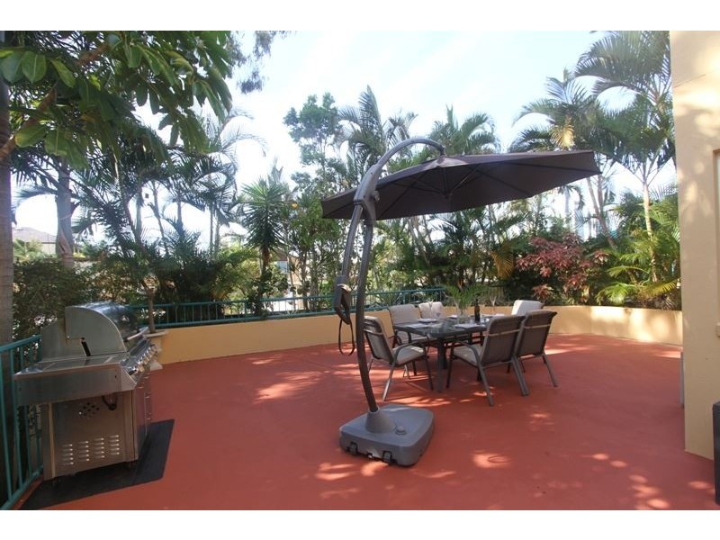 2/40 Burra Street, Chevron Island QLD 4217