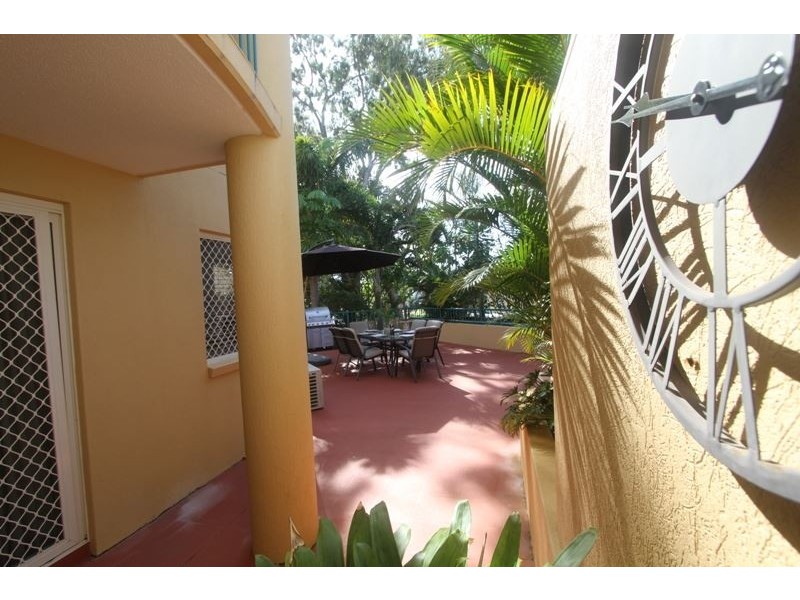 2/40 Burra Street, Chevron Island QLD 4217