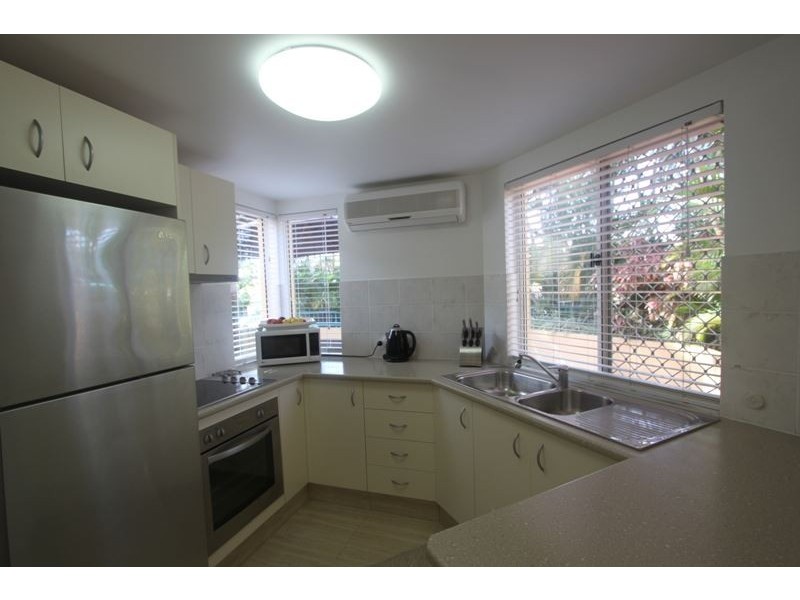 2/40 Burra Street, Chevron Island QLD 4217