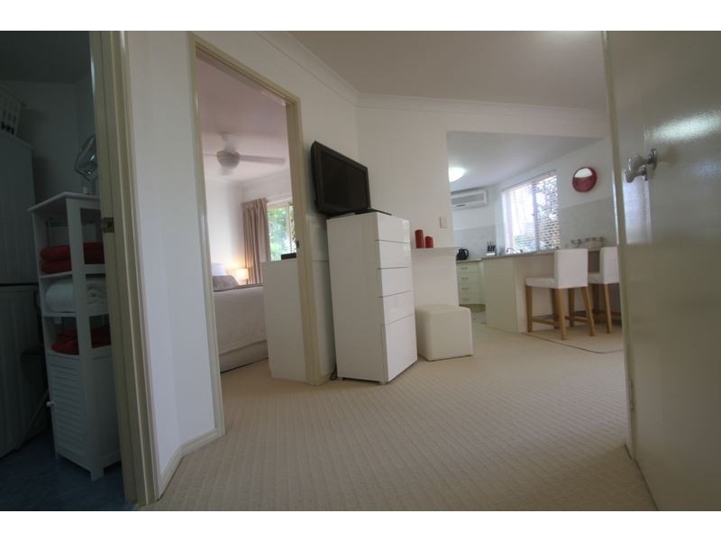 2/40 Burra Street, Chevron Island QLD 4217