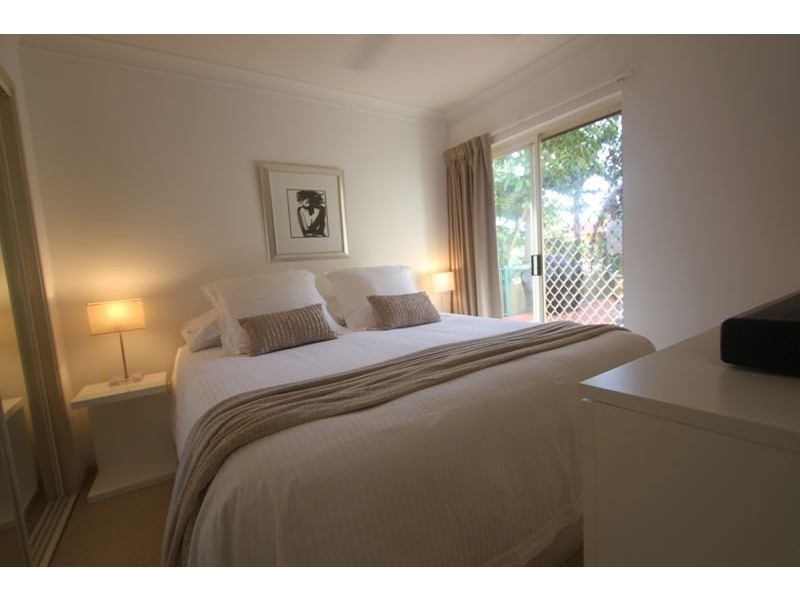 2/40 Burra Street, Chevron Island QLD 4217